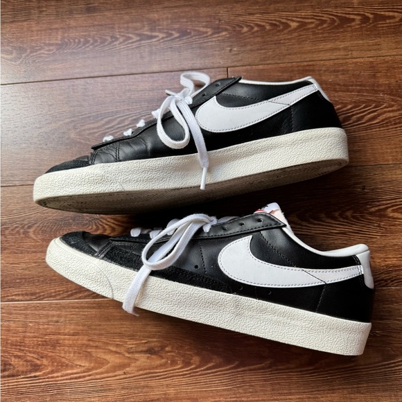 Nike Blazer Low top classic Black and White Sneakers - Picture 3 of 8